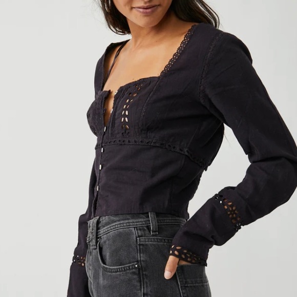 🆕Free People 100% Cotton Eyelet Cropped Blouse with Details - Picture 2 of 10